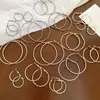 Pendientes Circulares Geométricos de Aguja Plateada con un Toque de Lujo Ligero y de Alta Gama, Pendientes de Moda y Elegantes con un Diseño Único