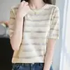 Nueva camiseta de punto de manga corta con cuello redondo de seda helada para primavera y verano, con rayas de bloques de color caladas, top básico estilo coreano para mujer