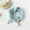Lenço Quadrado Pequeno 58 Algodão Puro Azul Paisley Lenço de Seda Versátil Estampa Floral Lenço Fino para Pescoço Lenço para Mulheres Atacado