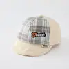 Al por mayor Otoño 2026 Lana Cálida Gorra de Pato para Bebé Estilo Coreano Serie a Cuadros para Niños y Niñas Sombrero de Ala Suave de Moda para Bebé
