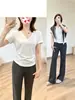 ¡Camiseta elegante de cuello en V estrecho, hombro normal! Tela de Lyocell, amigable con la piel, elegante, de manga corta, color liso, transpirable, top adelgazante