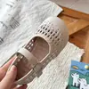 Sandalias de Niña Estilo Coreano 2026 Nuevas de Verano para Niños Sandalias Tejidas Huecas de Suela Suave con Punta Cerrada para Niñas