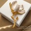 Broche Retro de Nicho Magnolia Blanca Chapado en Oro Real, Elegante y de Alta Gama Pin Pequeño de Fragancia Accesorios para Ropa 2396