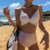 Novo Maiô Biquíni Sexy Duas Peças Tendência Estilo Coreano para Mulheres, Design Triângulo de Cintura Alta, Simples Estilo Ins Garota Hot Roupa de Banho Cruzada para Férias