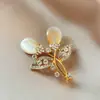 Broche de Hoja Dorada para Mujer, Pin de Moda Exquisito de Gama Alta para Traje, Accesorio de Abrigo de Nuevo Estilo de Lujo Ligero
