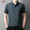 Nova camisa masculina de verão estilo seda gelada sem costura de manga curta, camisa social listrada de alta elasticidade para homens jovens