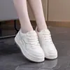 Otoño 2026 Nueva Moda Versátil Cómodo Casual Ligero Antideslizante Tenis para Mujer Zapatos Blancos 26832