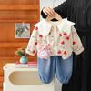 2025 roupas de bebê meninas primavera e outono terno estilo estrangeiro 2 roupas infantis primavera bebê cartas de amor conjunto de três peças