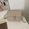 Nova Bolsa Quadrada Pequena 2026 para o Dia a Dia, Bolsa Transversal de Nicho, Couro Macio Versátil, Luxo Leve, Bolsa de Ombro Único com Toque Feminino