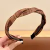 Faixa de cabeça larga de tricô minimalista e elegante estilo coreano para mulheres, novo modelo 2026, adequada para uso diário, projetada para realçar a aparência da linha do cabelo e pode ser usada como faixa de cabeça para lavar o rosto ou presilha de cabelo