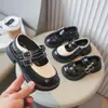 Sapatos de Couro Infantis 2026 Nova Coleção Primavera e Outono Sapatos para Meninas Sapatos Pretos Simples para Meninas Pequenas Sapatos de Performance Estilo Britânico Sapatos para Bebês