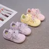 Tênis Infantil Forrest Gump 2026 Outono Novo Tênis de Cadarço com Bolinhas para Meninas Acessórios de Desenho Animado para Meninas Calçados Casuais