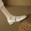 Estilo Nacional Novo Estilo Chinês Sapatos Mary Jane 2025 Primavera/Verão Novos Retro Versátil Francês Baixo Bico Sapatos de Salto Leve Dopamina