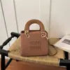 Bolsa de Hombro Cruzada Diana de Moda Extranjera de Alta Gama 2026 Colgante de Letra Bolso Pequeño de Mano Tote de Hombro Cruzado Transfronterizo para Mujer