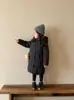 Abrigo de invierno para niñas 2026 nuevo estilo coreano engrosado de longitud media con capucha de algodón plumón, chaqueta acolchada cálida para niños, moda de exportación