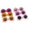 Óculos de sol infantis para meninas, óculos de sol decorativos fofos com flor e letra, óculos de sol à prova de UV para viagens de verão na praia