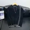 2026 Novo Estilo Seda de Gelo Masculina Manga Curta Casual Verão Listrada Luxo Leve Moda Estilosa Gola Redonda Camisa de Tricô