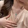 Collar con Colgante de Llave Esmeralda Cuadrado de Zircón Flor de Llave Elegante y con Estilo Cadena para Clavícula Collar de Alta Gama para Mujeres