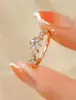 Anillo Star Dream de Moissanita Simulada Moda Lujo Ligero Diseño de Nicho Alto Gama Índice para Propuesta Más Fácil de Combinar Anillo Súper Brillante Anillo de Boda
