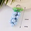 Lindo Llavero de Racimo de Uvas Frescas Acrílico Colgante de Fruta de Verano Llavero Encanto para Bolso Corazón Femenino