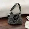 Bolso de tela con estampado de leopardo rosa, gran capacidad, adecuado para el otoño, para ir al trabajo de forma casual, con un ambiente relajado y casual, bolso versátil de hombro y para debajo del brazo para mujer