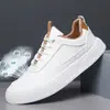 Sapatos masculinos de comércio exterior novos sapatos de lona respiráveis sapatos masculinos plus size versáteis sapatos de skate brancos pequenos de sola grossa sapatos esportivos casuais populares