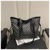 Bolso de Hombro/Axila de Gran Capacidad con Estampado de Letras, Nuevo Estilo Relajado y Moderno 2026, Estética, para Viajes Diarios