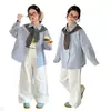 Conjunto de Camisa Listrada e Xale para Meninas Primavera 2026 Novo Estilo para Meninas Mais Velhas, Calça Branca Casual Estilo Academia Primavera