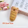 Juguete de Peluche de Capibara Chirriante Colgante Croissant Pata de Pollo Llavero de Capibara Broche Accesorio para el Cabello Accesorio para la Ropa