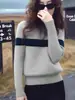 Suéter Casual de Moda Elegante com Gola Alta Listrado Cinza para Mulheres, Malha Ajustada na Cintura Slim-Fit - Inverno 2026