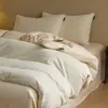 Conjunto de quatro peças de algodão puro escovado de luxo leve para outono e inverno, conjunto de cama de três peças com lençol e capa de edredom de algodão integral aquecidos em cor sólida e duas cores