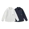 Camisa casual estilo japonés G-stone con tapeta oculta, bolsillo bordado y mangas largas holgadas para hombre