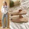 Nuevas Sandalias y Pantuflas de Verano para Mujer, Medias Zapatilla Abiertas de Color Sólido, Calzado de Exterior, Moda, Bolso Medio, Zapatos de Mujer, Pantuflas Planas, Calzado de Exterior para Mujer