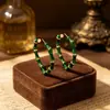 Aretes de aro negros con patrón de cruz estilo court vintage, aretes empalmados estilo mediados de siglo, lujo ligero con un toque de alta gama, aretes elegantes para mujer
