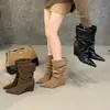 Botas de salto alto de nicho para mulheres, novo estilo outono/inverno 2026, bico fino, salto plataforma, botas empilhadas plissadas, botas de tornozelo em couro macio