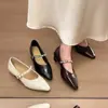 Sapatos rasos de bico fino com strass estilo francês para mulheres, novo design vintage outono 2026, confortáveis para mulheres baixinhas, adequados para o trabalho
