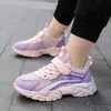 Zapatos deportivos para niños primavera y verano nuevos para niños y niñas transpirables de malla simple de ocio ligeros zapatos de doble malla zapatos para correr niños de moda