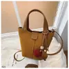 Bolsas Populares de Este Año para Mujer 2025 Nuevo Bolso de Hombro Cruzado Diseño de Nicho Bolso Bandolera Bolso Cubo Bolso Retro para Viajar