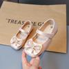 Zapatos de cuero con lazo para niña, primavera y otoño 2024, nuevos zapatos de princesa, zapatos de diamantes de imitación para niña, zapatos de suela suave antideslizantes.