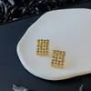 Brincos Tecidos de Metal de Alto Padrão Galvanizados a Ouro Real Brincos Simples Elegantes Retrô Tendência Estilo Frio para Mulheres