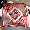Bufanda Cuadrada de Seda Sintética con Estampado de Leopardo Nueva Primavera 2026 para Mujer 70cm Bufanda Pequeña Versátil para el Cuello Moda Transfronteriza Bufanda Decorativa de Seda