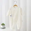 Envío Gratis Ropa de Mariposa para Recién Nacidos Tipo A de Algodón Puro Estilo para Todo el Año 0-6 Meses Mono para Bebé Pantalones Harem para Bebé Recién Nacido