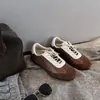 Versátil colección de otoño, nuevos zapatos de mujer de suela blanda para 2026, con un diseño antideslizante para prevenir la fatiga del pie, estilo casual, diseño de zapatilla de entrenamiento alemana, ligeros y suela plana