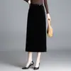 Falda de terciopelo dorado con pedrería, de moda y elegante para mujer, nuevo estilo otoño e invierno 2026, cómoda, versátil, adelgazante, falda recta de longitud media