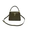 2026 Nuevo Bolso Decorativo Simple en Forma de V Moda Ins Chic Hombro Único Cruzado Cubo de Moda Pequeño para Mujer