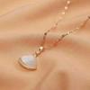 Collar de falda pequeña en forma de abanico cadena para la clavícula de acero de titanio oro rosa moda para mujer chapado en oro blanco nácar nácar colgante fresco