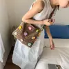 Bolsa de Tricô Floral Fofa para Primavera e Verão para Mulheres, Nova Bolsa de Praia, Estilo Férias na Beira-Mar, Grande Capacidade, Bolsa de Ombro Estilo Coreano