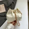 Bolso Cubo de Moda y Sencillo, Bolso de Cadena Trendy Estilo Ins Personalizado para Mujer, Nuevo Modelo Versión Coreana 2026, Bolso de Hombro Cruzado con Efecto de Onda de Agua