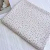 Tecido jacquard xadrez 100% algodão, com pequenas estampas florais em estilo japonês e coreano, adequado para roupas infantis, cortinas, vestidos, tiaras e elásticos de cabelo - um tecido DIY