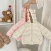 Nueva chaqueta ligera de algodón para niños, estilo corto, con capucha, para niñas y niños, prenda de abrigo de moda para niños pequeños, adecuada para otoño e invierno